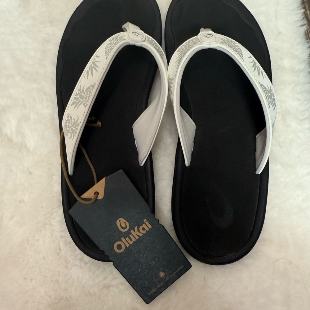 Brand new OluKai Black and White Flip Flops - Picture 2 of 3